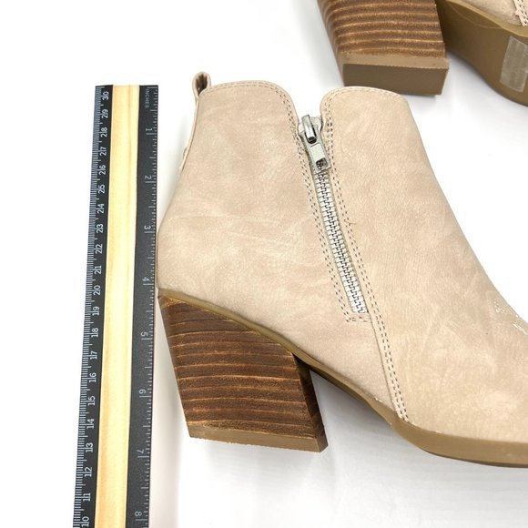 DV Dolce Vita‎ Size 9 Beige Taupe Faux Vegan Leather Western Ankle Boots Shoes - Picture 14 of 15